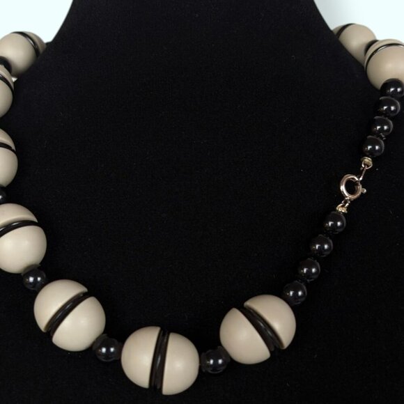 Vintage Beige & Black Lucite Beaded Necklace - Picture 4 of 5